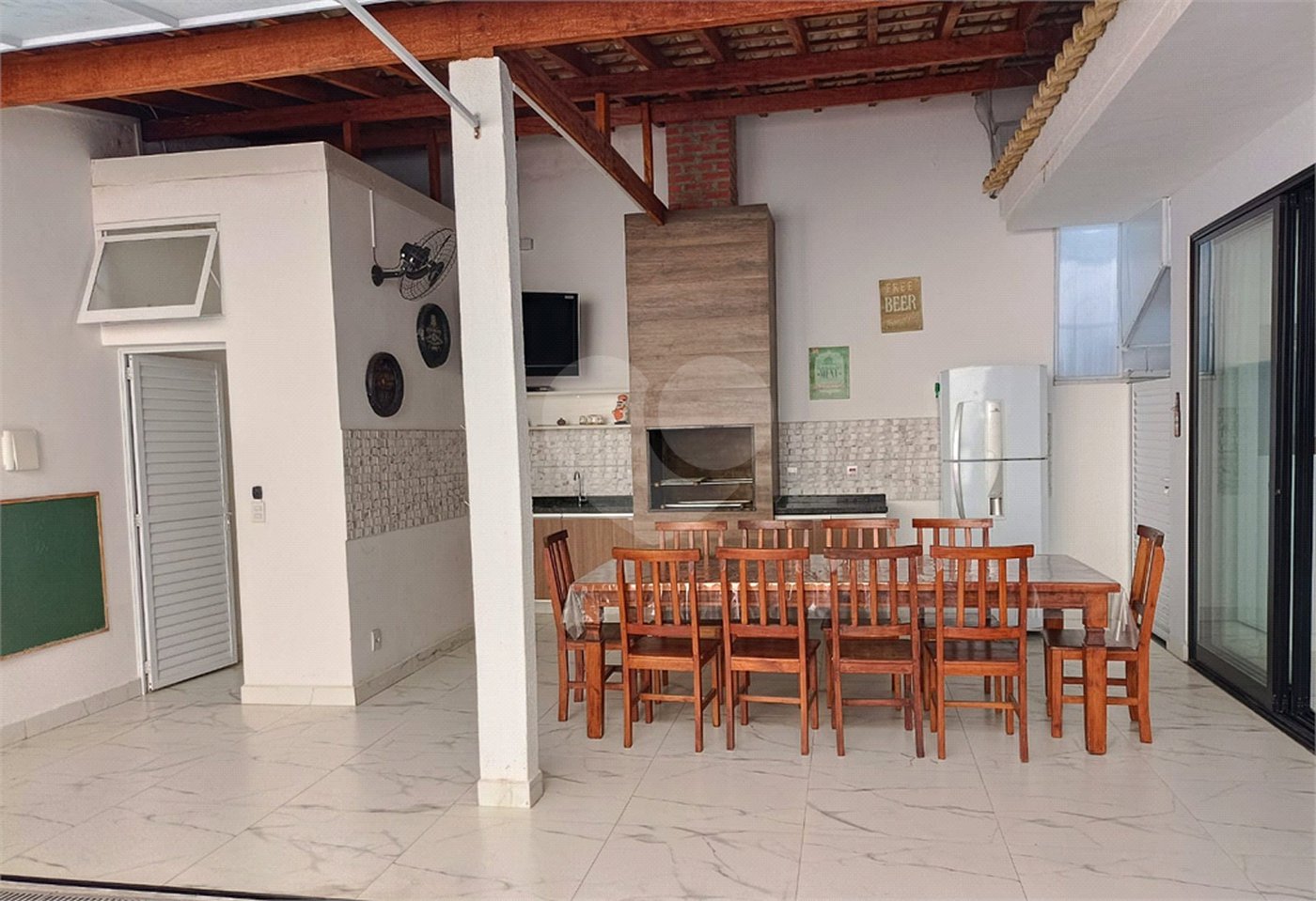 Casa à venda com 3 suítes no condomínio Granja Deolinda, Sorocaba - SP