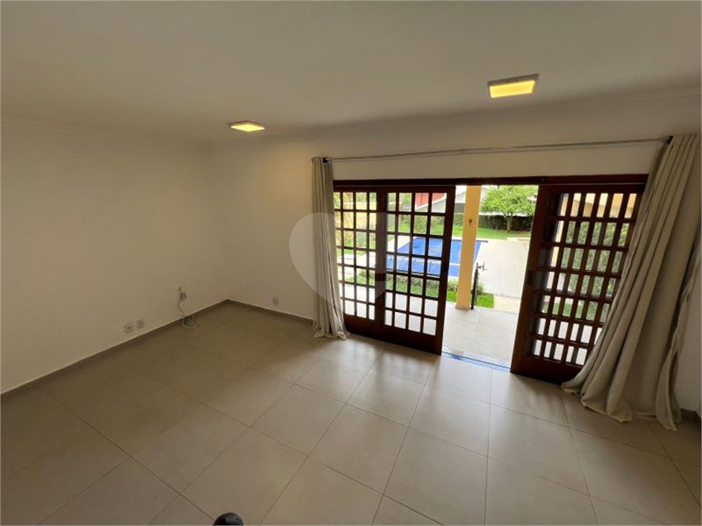 Casa à venda ou para alugar com 4 quartos, sendo 3 suítes, no condomínio Estância Marambaia, Vinhedo - SP