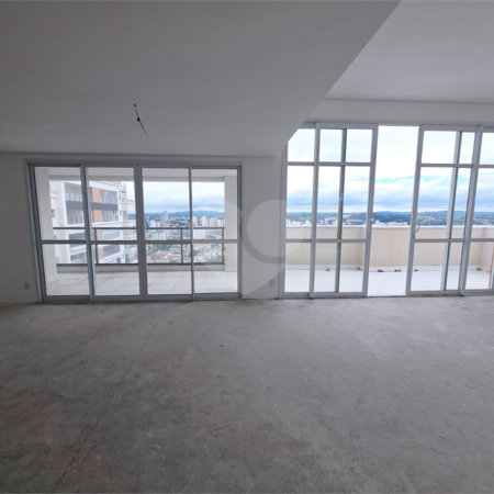 Triplex à venda com 4 suítes em Anhangabaú, Jundiaí, SP