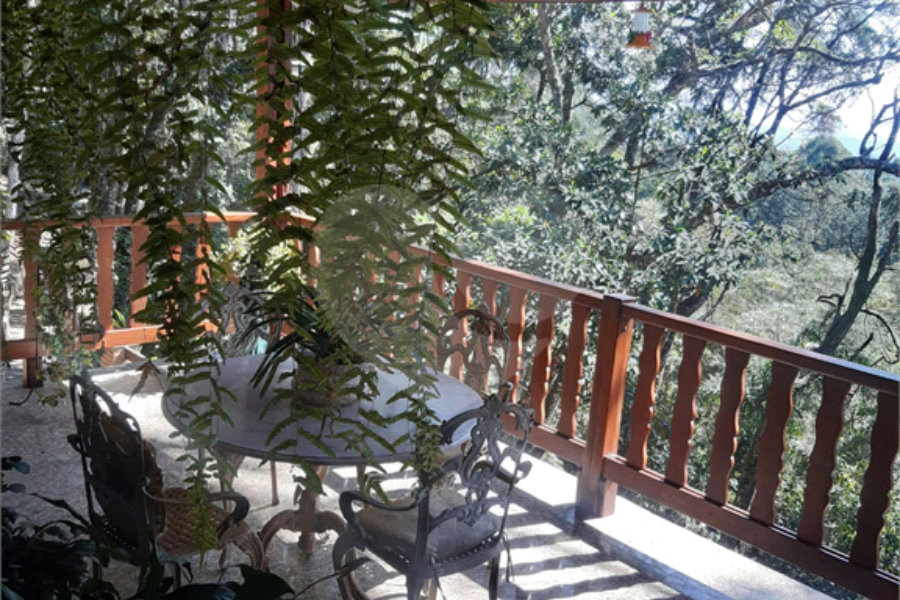 Casa à venda com 3 quartos, sendo 1 suíte, no condomínio Jardim da Monntanha Ii, Mairiporã - SP