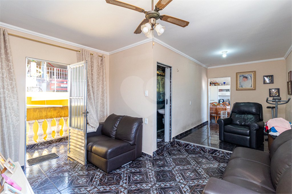 Casa à venda com 3 quartos, sendo 1 suíte, em Jardim Paris, São Paulo, SP