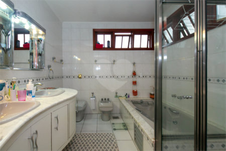 Sobrado à venda com 4 quartos, sendo 2 suítes, em Chácara Monte Alegre, São Paulo, SP