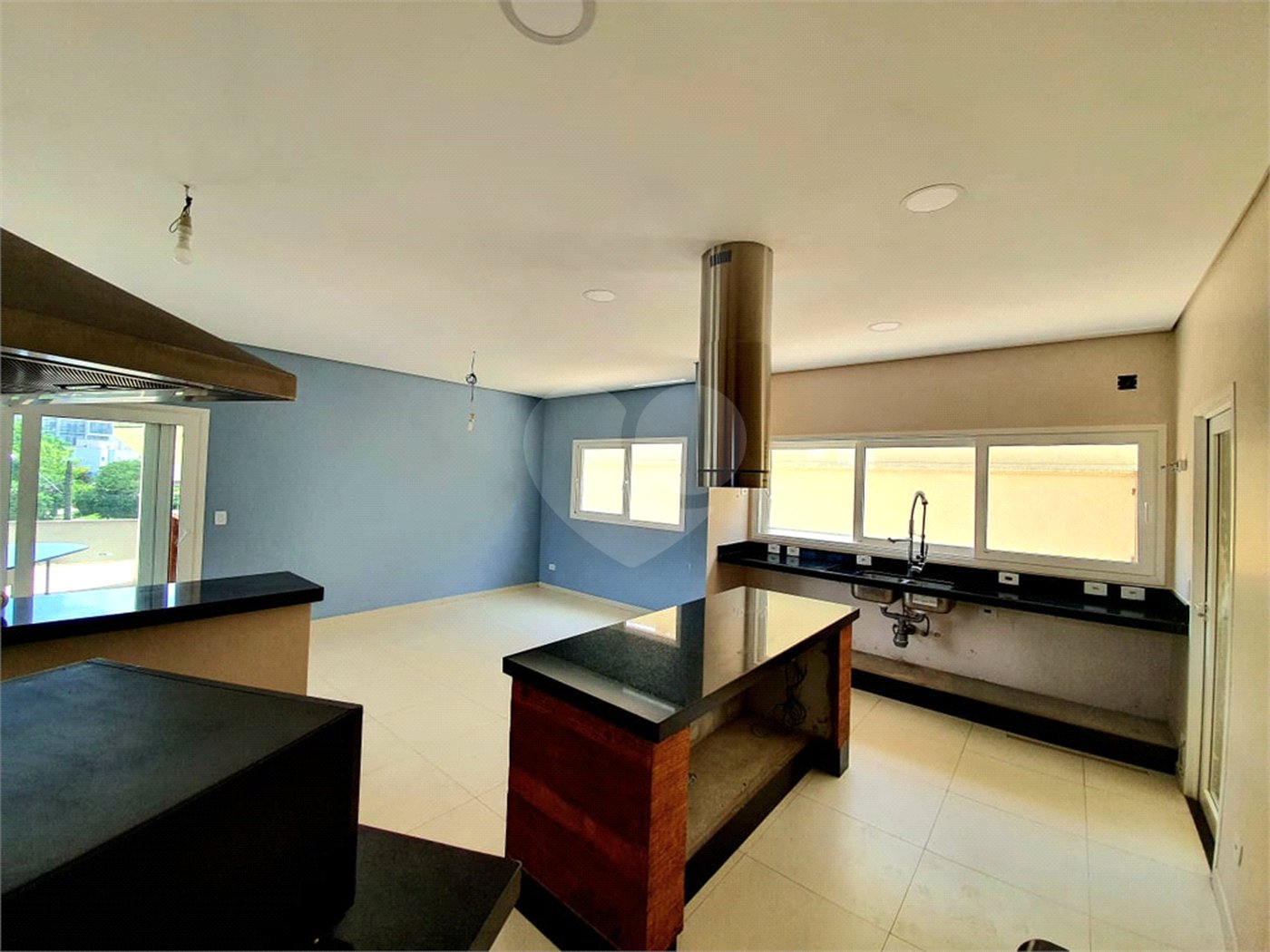 Casa à venda com 5 quartos, sendo 3 suítes, no condomínio Serra da Estrela, Atibaia - SP
