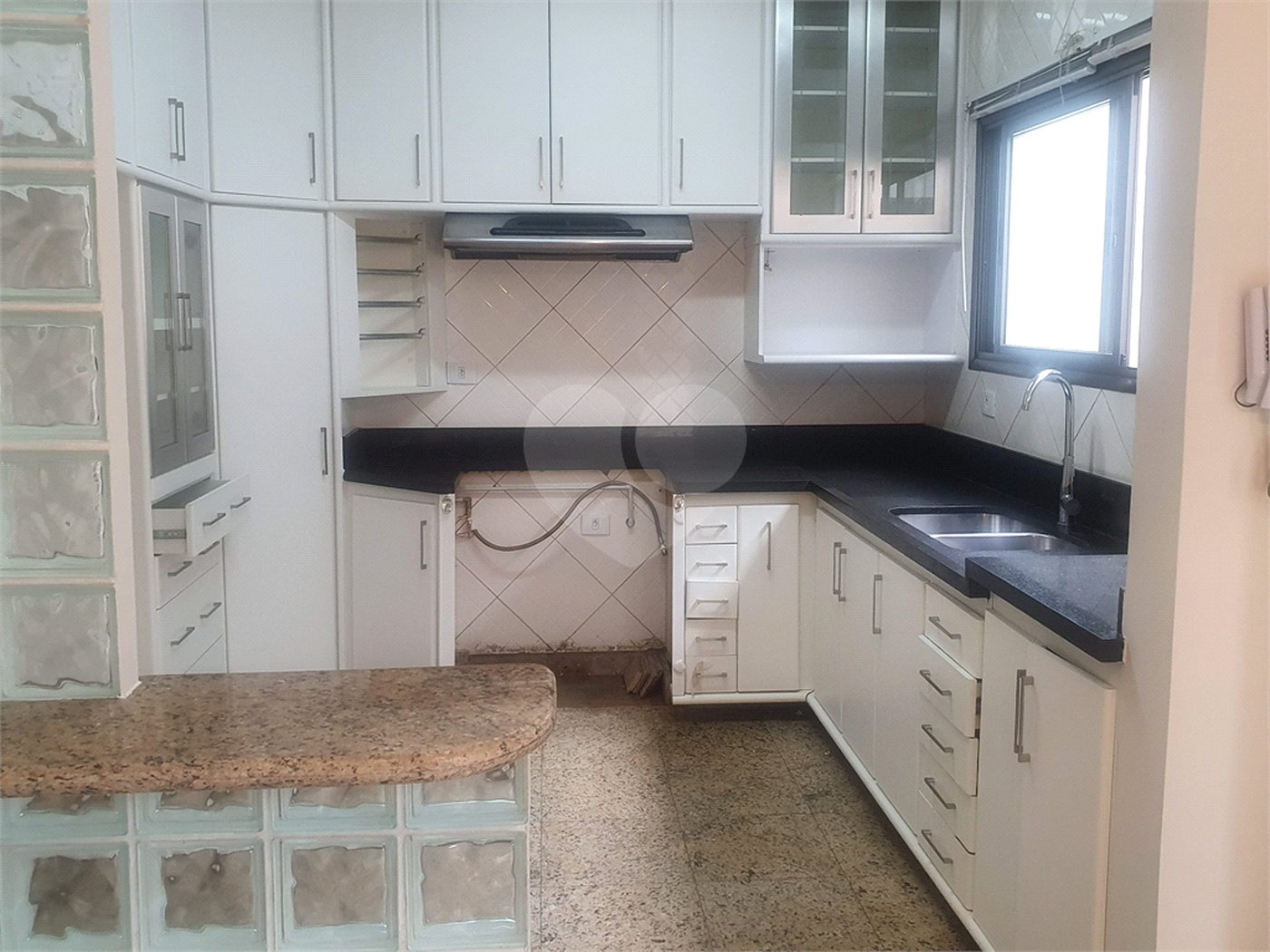 Casa à venda com 4 quartos, sendo 2 suítes,  no condomínio Lake Louise, São Paulo - SP