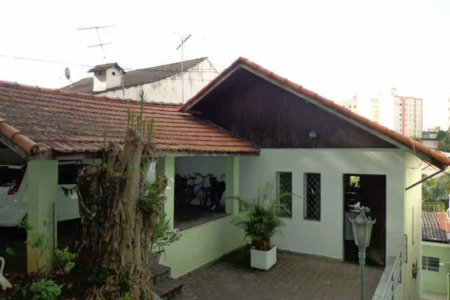 Casa à venda com 3 quartos, sendo 1 suíte, em Jardim Londrina, São Paulo, SP