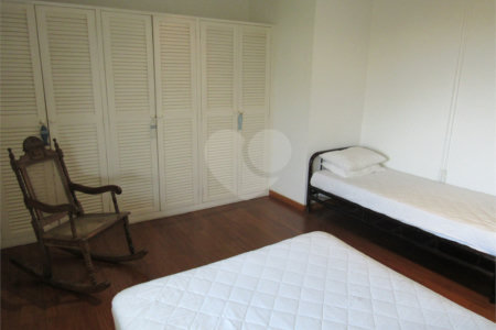 Casa à venda com 3 quartos, sendo 1 suíte, em Guarapiranga, São Paulo, SP