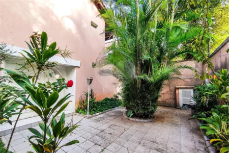 Sobrado à venda com 4 quartos, sendo 2 suítes,  em Jardim Morumbi, São Paulo, SP