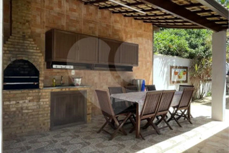 Casa à venda com 4 quartos, sendo 2 suítes, em Caravelas, Armação dos Búzios, RJ