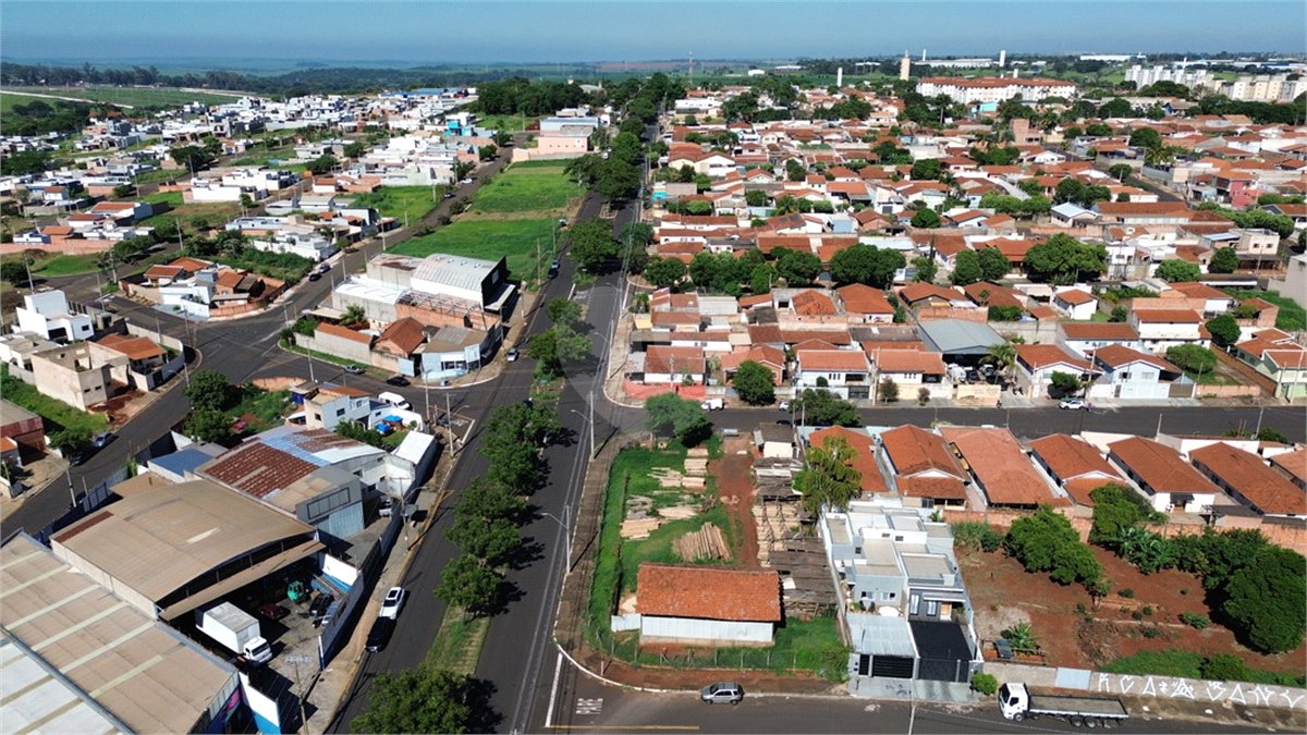 Terreno à venda em Parque Laranjeiras, Araraquara, SP