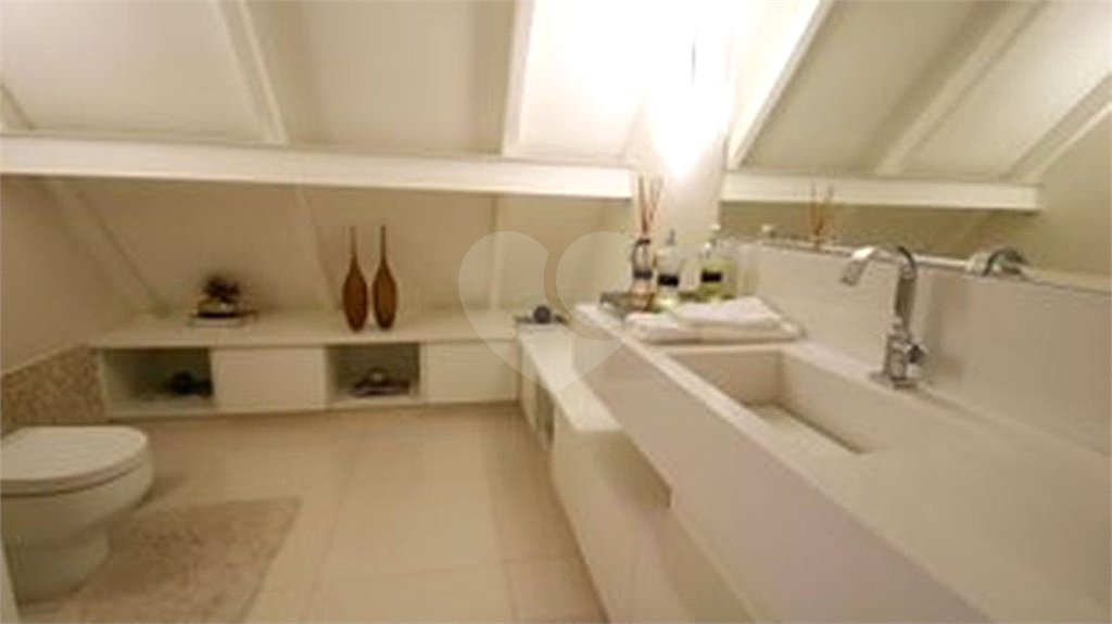 Sobrado à venda com 4 quartos, sendo 3 suítes, em Paraíso do Morumbi, São Paulo, SP