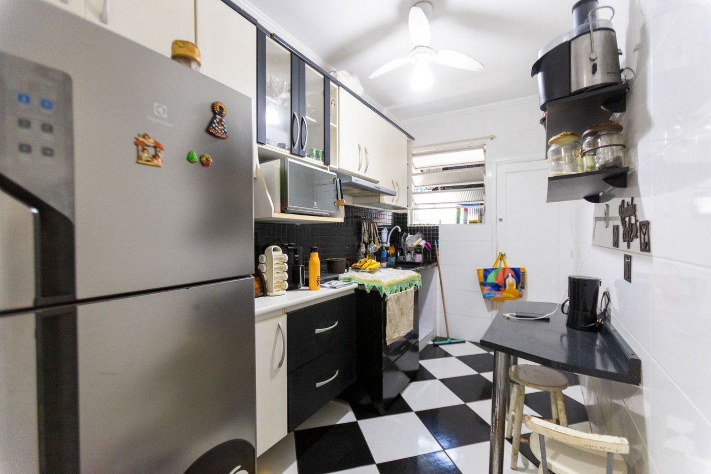 Apartamento com 2 dormitórios à venda, 65 m² por R$ 410.000,00 - Embaré - Santos/SP