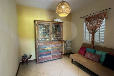 Casa em condomínio à venda com 3 quartos, sendo 2 suítes,  em Peró, Cabo Frio, RJ