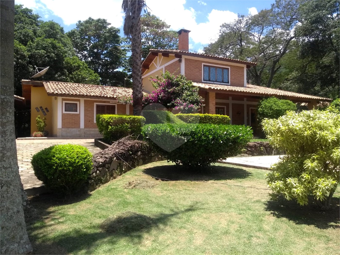 Chácara à venda com 4 quartos, sendo 1 suíte, em Bairro dos Pires, Extrema, MG