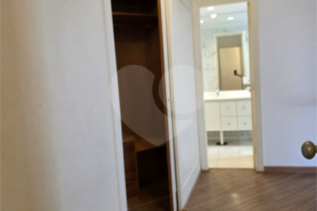 Apartamento à venda com 3 suítes em Vila Uberabinha, São Paulo, SP
