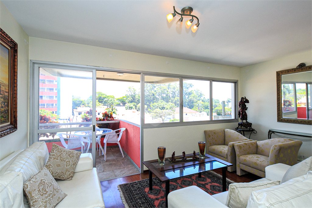 Apartamento à venda com 3 quartos, sendo 1 suíte, em Chácara Santo Antônio, São Paulo, SP