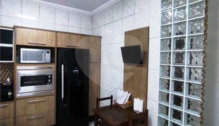 Sobrado à venda com 3 quartos, sendo 1 suíte,  em Residencial Colinas, Mogi das Cruzes, SP