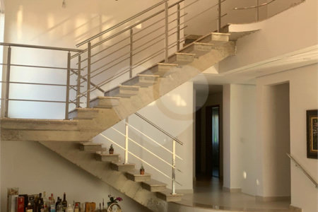 Casa à venda ou para alugar com 3 suítes no condomínio Serra da Estrela, Atibaia - SP