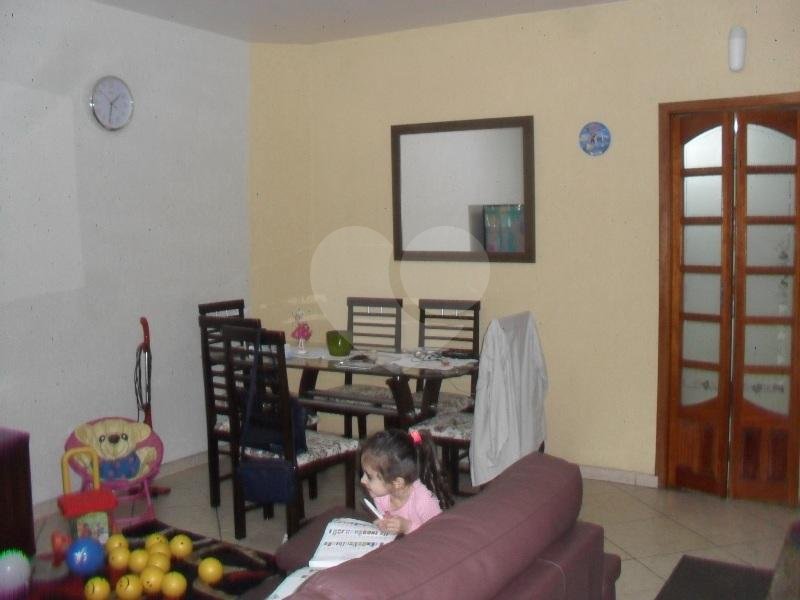 Sobrado à venda com 3 quartos, sendo 1 suíte, em Artur Alvim, São Paulo, SP