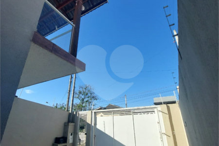 Sobrado à venda com 2 suítes em Nova Cerejeira, Atibaia, SP