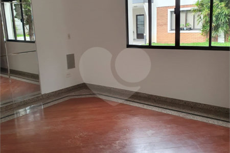 Casa à venda com 2 quartos, sendo 1 suíte,  no condomínio Flamboyant, São Paulo - SP