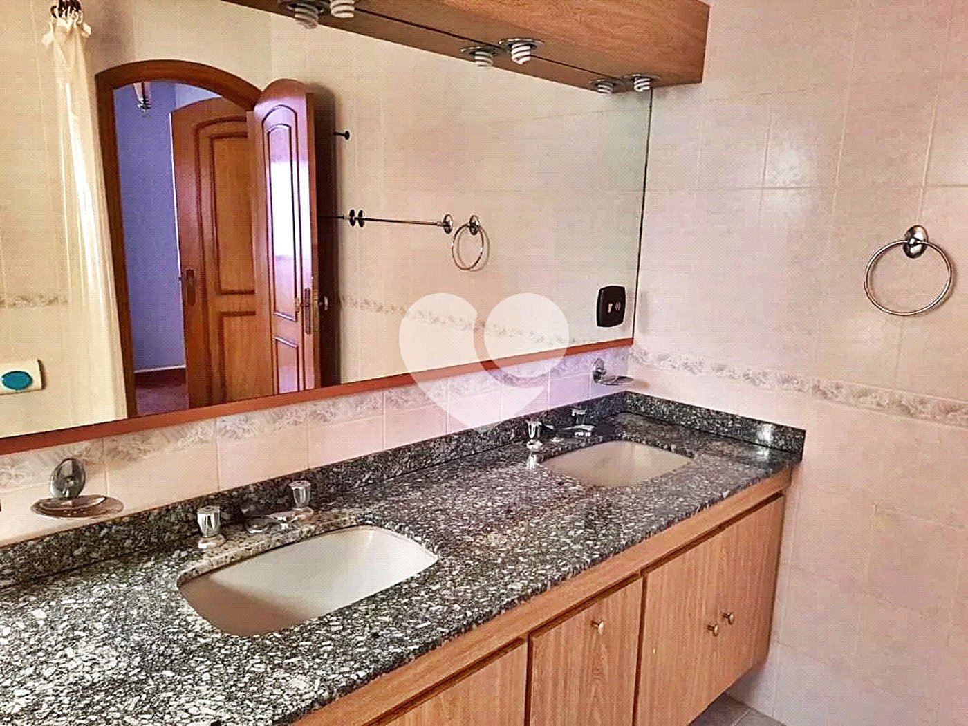 Sobrado à venda com 4 quartos, sendo 2 suítes, em Jardim São Bento, São Paulo, SP