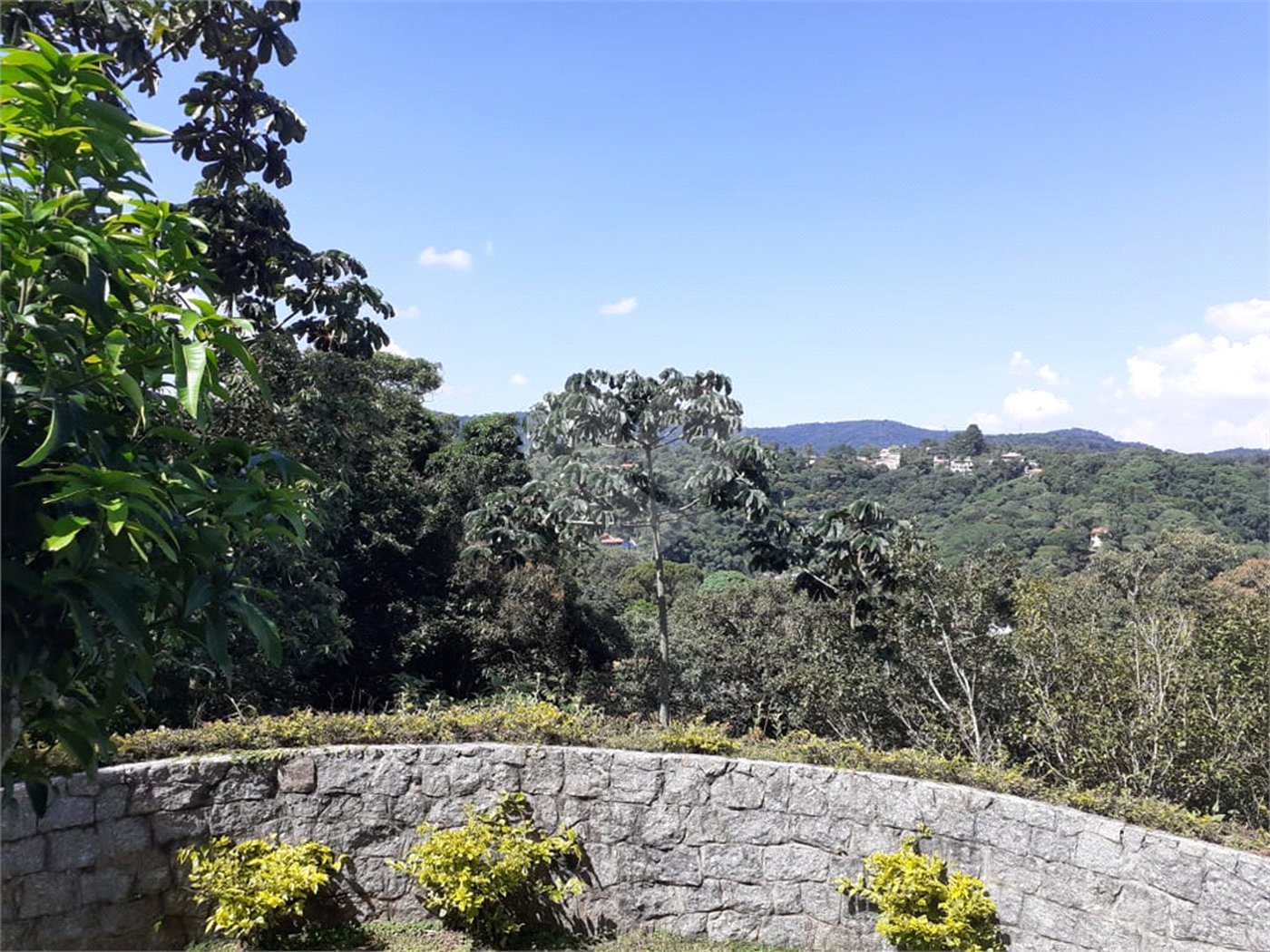 Sobrado à venda com 3 quartos, sendo 1 suíte, em Samambaia, Mairiporã, SP