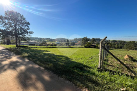 Terreno à venda em Condomínio Residencial Pinheiros do Lago, Alambari, SP