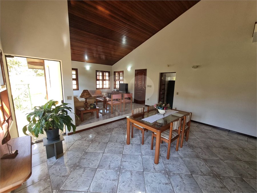Casa à venda com 4 quartos, sendo 2 suítes, em Bosque, Vinhedo, SP