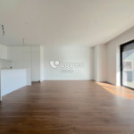 Apartamento T2 à venda em Águas Santas, Maia, Portugal – Varanda e garagem