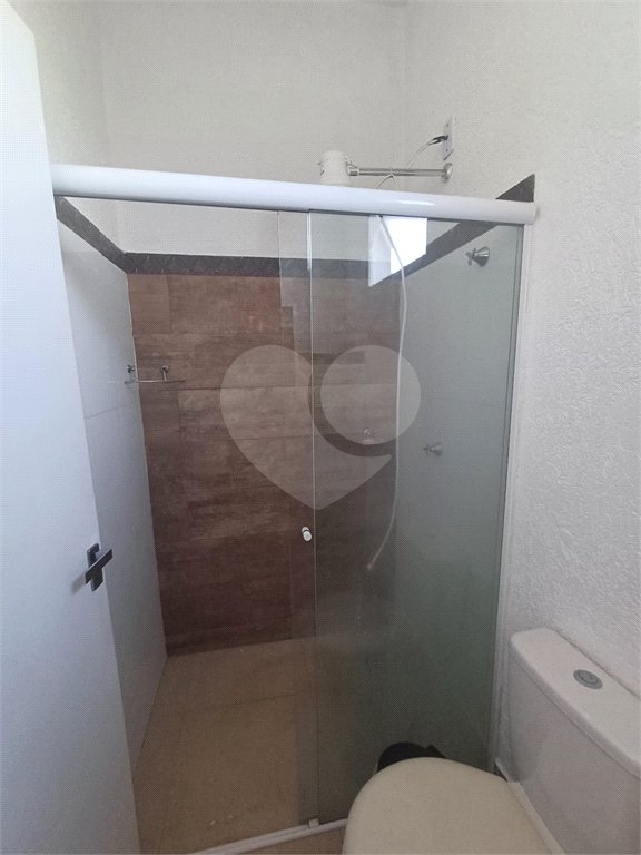 Casa à venda com 3 quartos, sendo 2 suítes, no condomínio Sollaris, Araraquara - SP