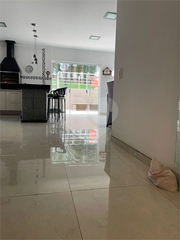 Casa à venda com 3 quartos, sendo 1 suíte, no condomínio Shambala I, Atibaia - SP