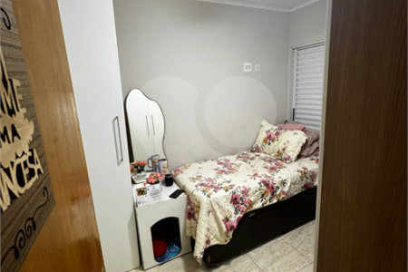Sobrado à venda com 3 quartos, sendo 1 suíte,  em Parque Ipê, São Paulo, SP