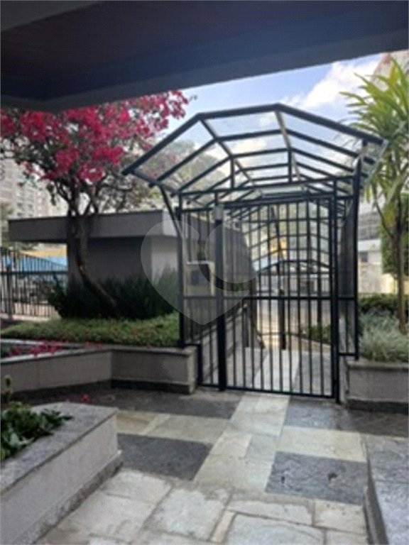Apartamento à venda com 3 quartos, sendo 1 suíte,  em Jardim das Acácias, São Paulo, SP