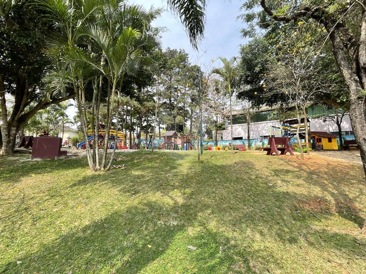 Casa à venda com 4 quartos, sendo 2 suítes,  no condomínio São Paulo Ii, Cotia - SP