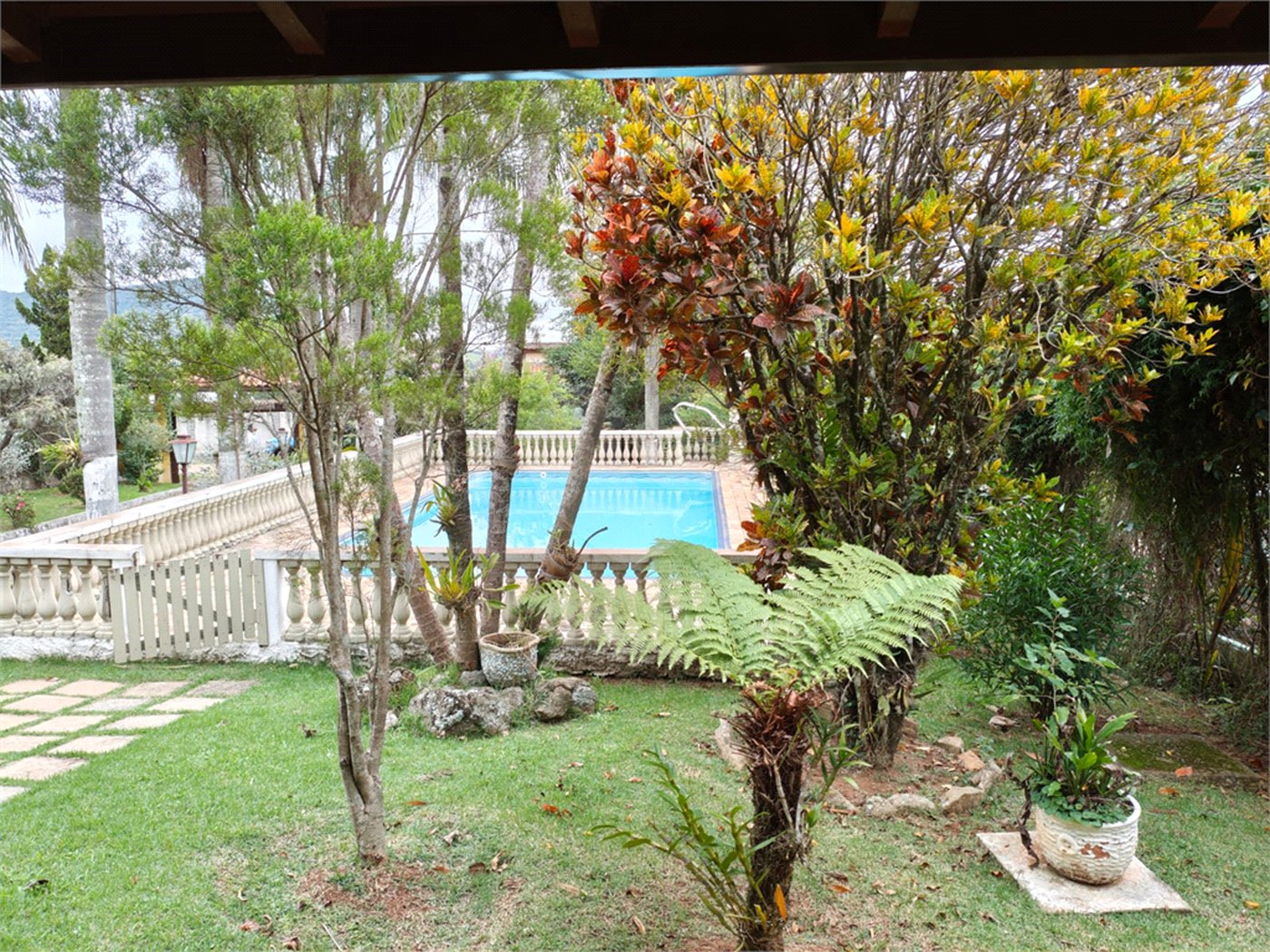 Casa à venda com 4 quartos, sendo 2 suítes,  em Country Residencial Felix, Bom Jesus dos Perdões, SP