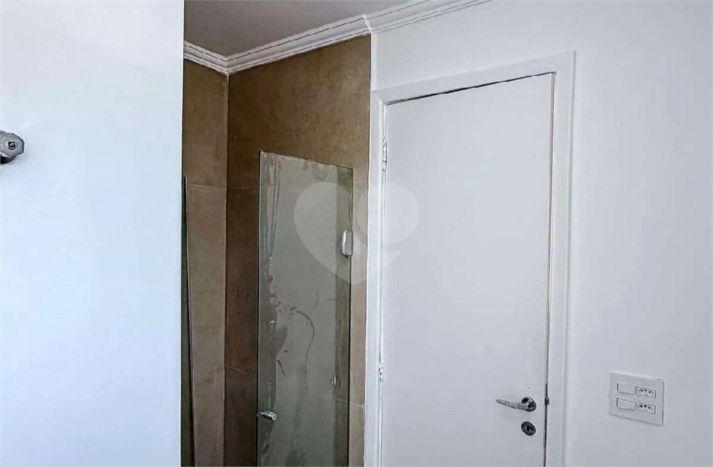 Apartamento à Venda na Aclimação 80m² 2 Dormitórios 1 vaga Sacada Andar Alto Estuda permuta.