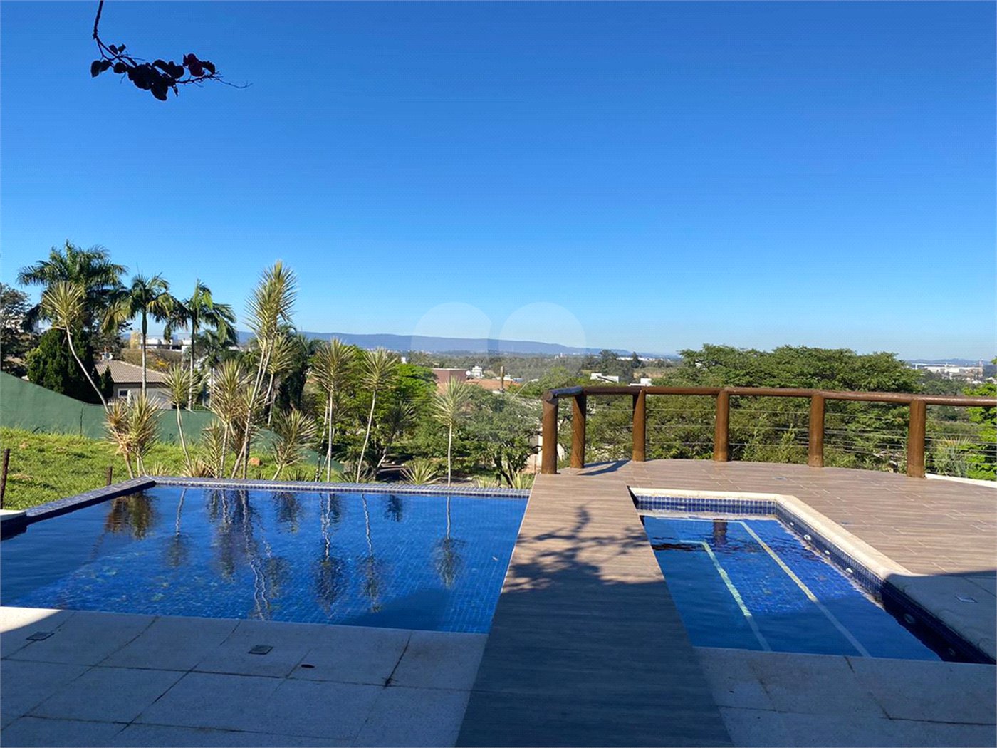 Casa à venda com 6 suítes no condomínio Jardim Primavera, Louveira - SP