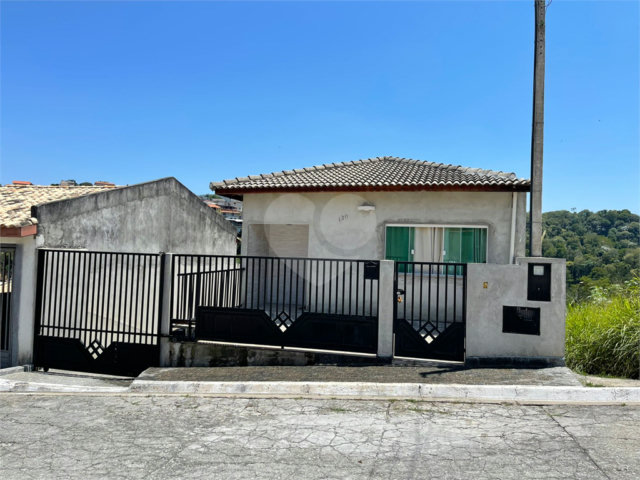Sobrado à venda com 3 suítes em Barreiro, Mairiporã, SP