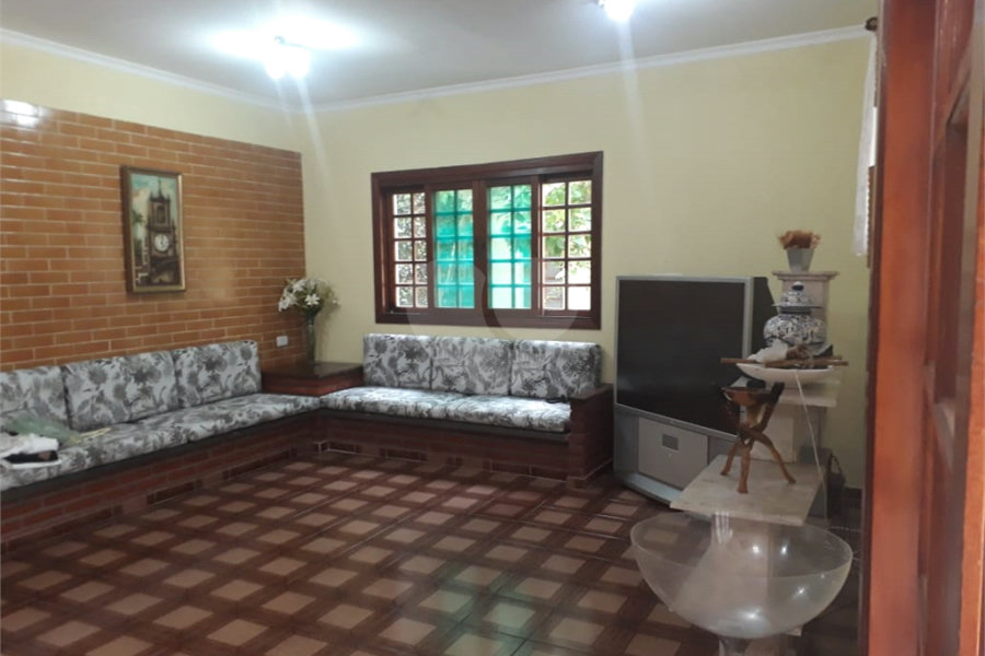 Sobrado à venda com 6 quartos, sendo 5 suítes, em Tremembé, São Paulo, SP