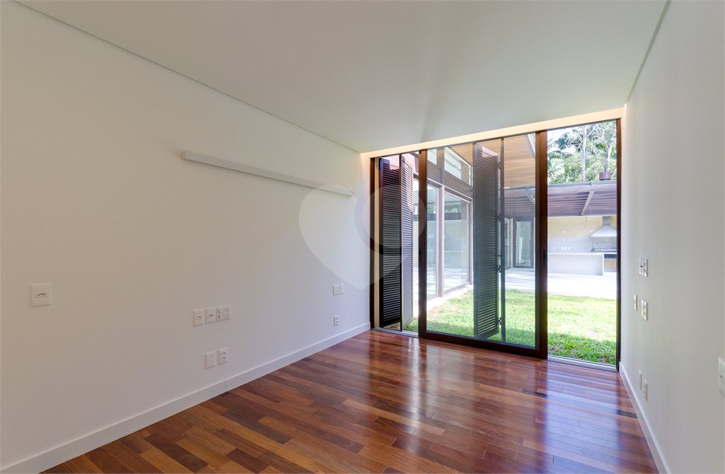 Casa à venda com 5 suítes no condomínio Chácara Flora, São Paulo - SP