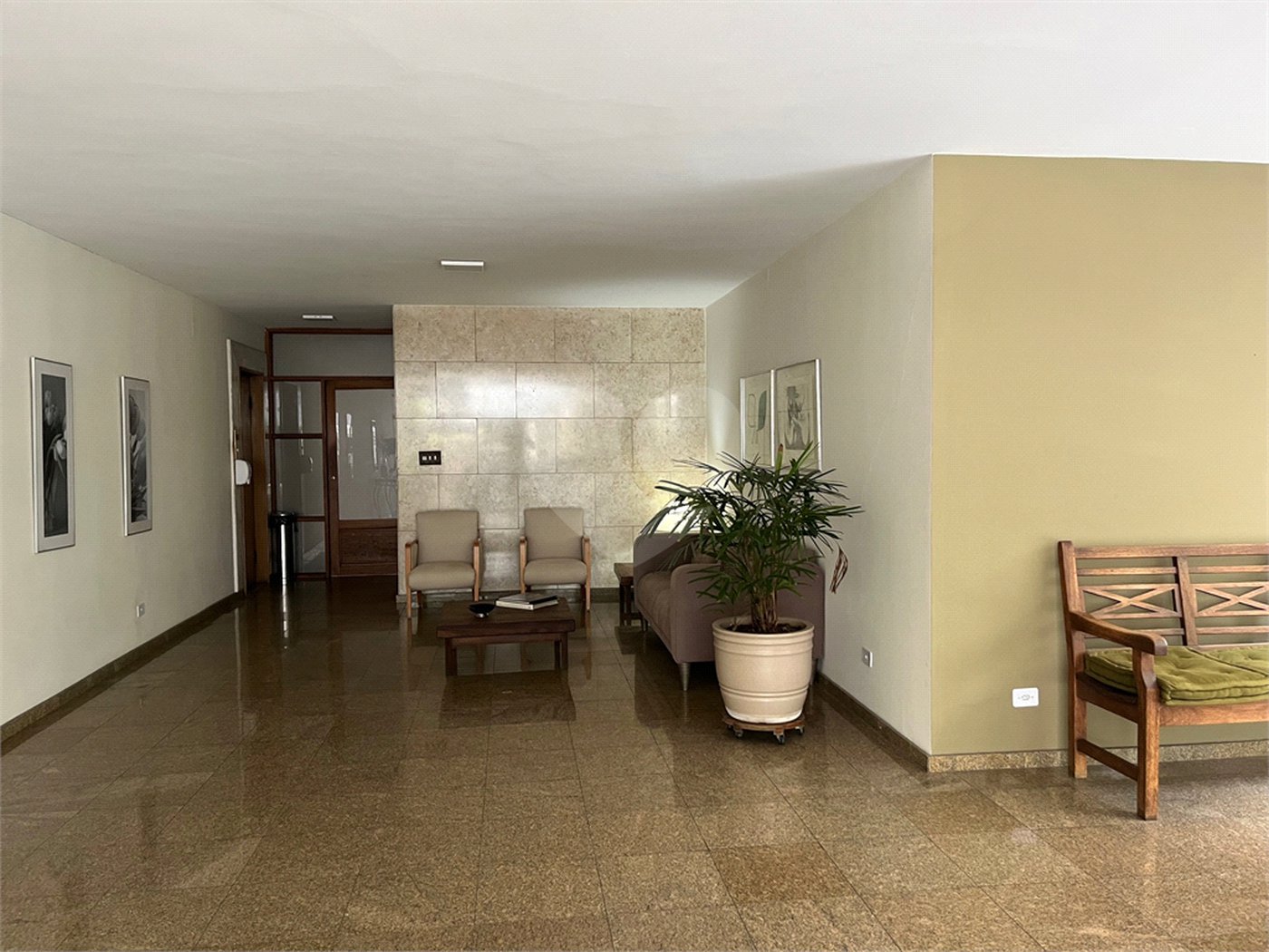 Apartamento à venda com 3 quartos, sendo 1 suíte,  em Itaim Bibi, São Paulo, SP