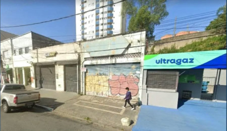 Galpão comercial com 147 m² de área total de terreno e 100 m² de área útil no Cambuci.