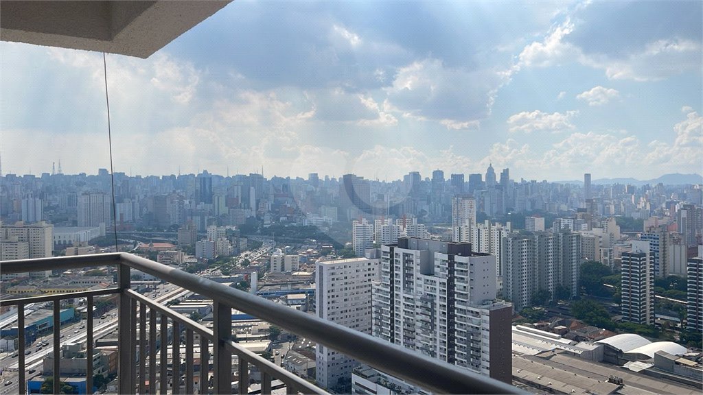 Apartamento á venda no 31o. andar com 126,53m2 COM VISTA PANORÂMICA PERMANENTE para a SERRA DA CANTAREIRA E PAULISTA, com 3 suítes e 2 vagas, Condomínio Clube,próximo do metro Brás. Estuda Proposta