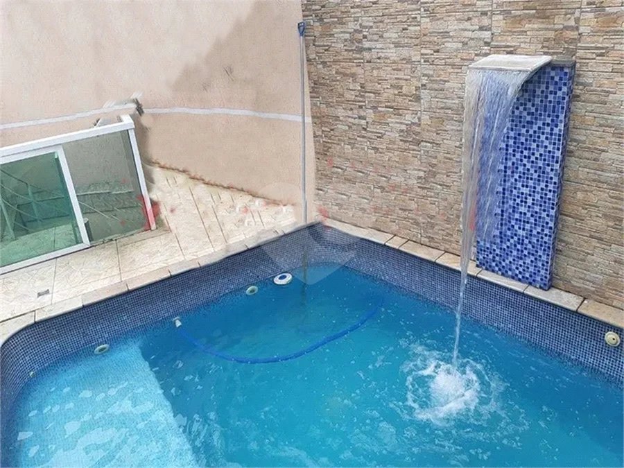 Sobrado Moderno à Venda na Pedra Branca, 3 Dormitórios, 1 Suíte, Piscina