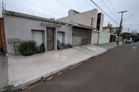 Casa com 3 dormitórios no Jardim Nova Santa Paula