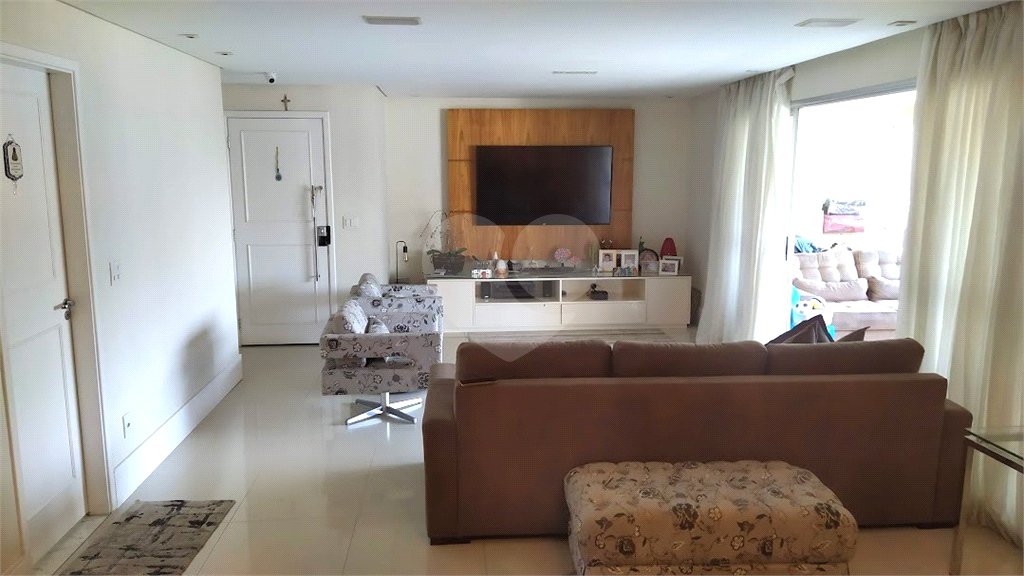 Apartamento à venda com 3 suítes em Jardim Londrina, São Paulo, SP