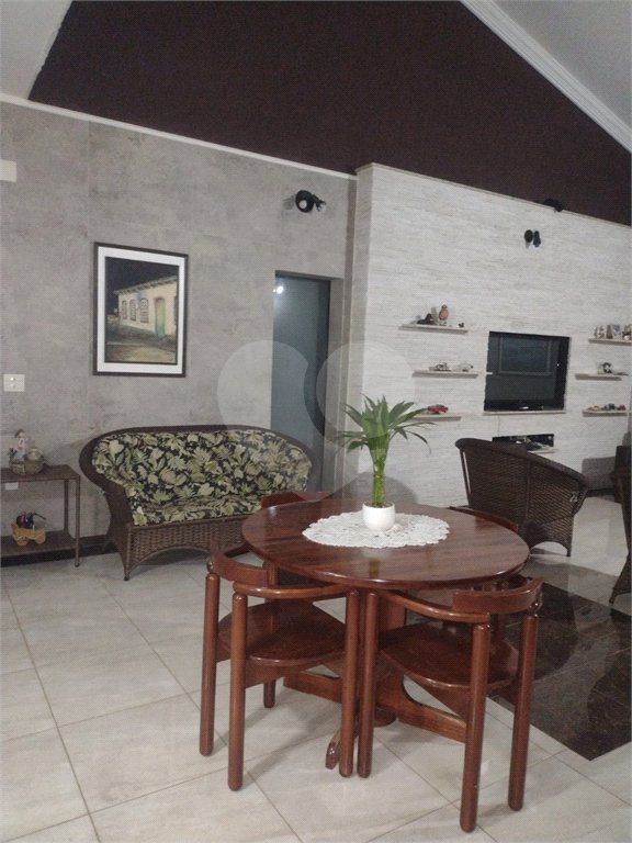 Casa à venda com 3 quartos, sendo 1 suíte, no condomínio Acmti - Colinas do Mosteiro, Terras de Itaici e Recanto dos Pássaros, Indaiatuba - SP
