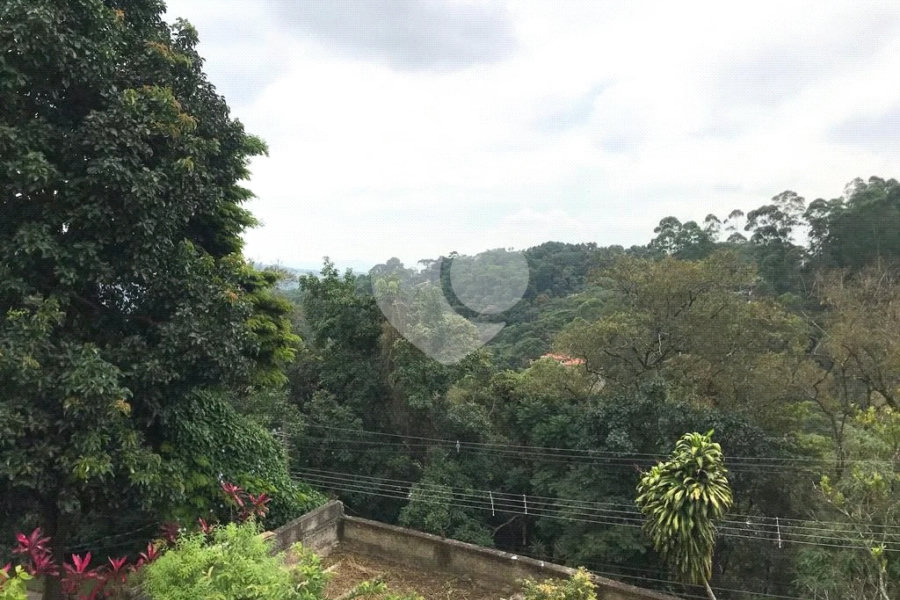 Casa à venda com 5 quartos, sendo 3 suítes, no condomínio Alpes da Cantareira, Mairiporã - SP