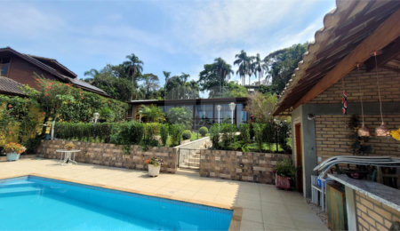 Casa à venda com 3 quartos, sendo 1 suíte,  no condomínio Associação Reserva das Hortênsias, Mairiporã - SP