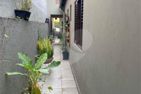 Casa de Vila à venda com 2 quartos, sendo 1 suíte, em Jardim Karolyne, Votorantim, SP